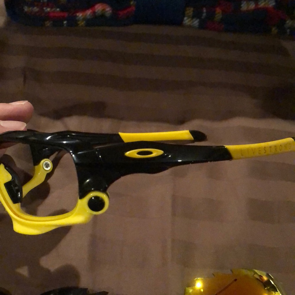 Oakley Livestrong Jawbone !!